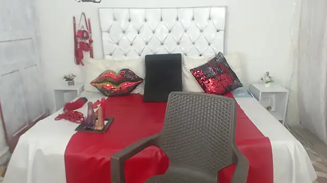 Sweetbigcatt online show from March 4, 5:47 am