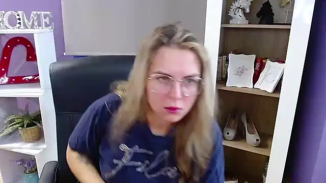 Zoey Erotic online show from October 29, 5:45 am