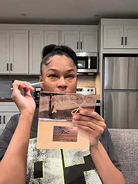 CandyLuxxxx online show from September 13, 4:20 am