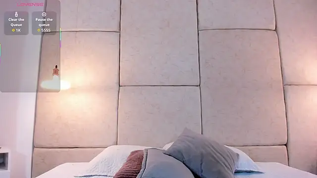 aisha vs online show from November 11, 12:02 pm