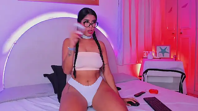 elsalondon online show from April 28, 1:36 am