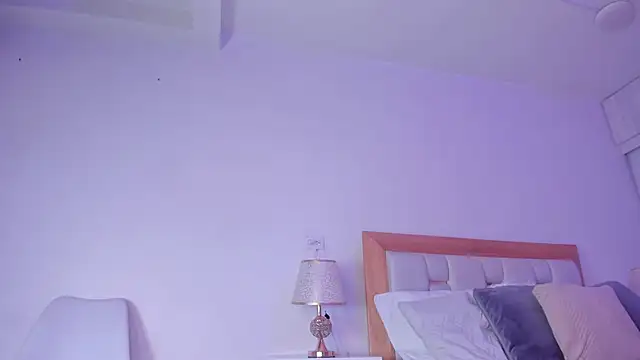 mia hank online show from October 28, 12:11 pm