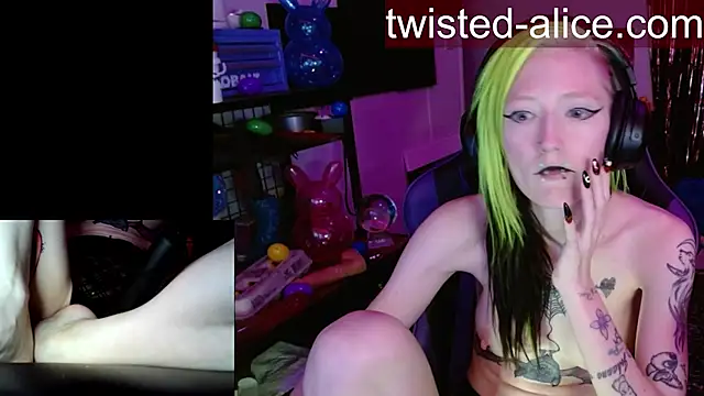 alicewonder09 online show from April 1, 3:18 am