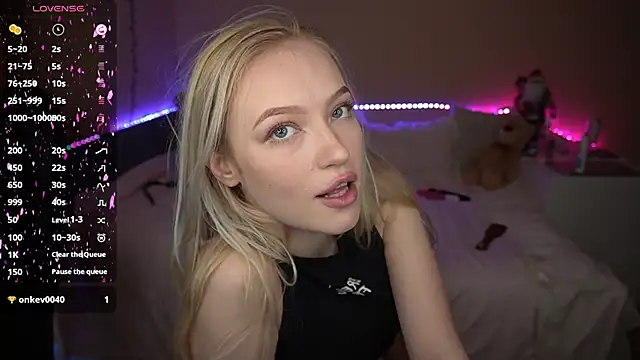 AmandaFiree online show from December 21, 1:04 pm