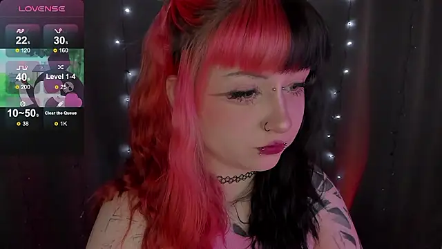 t0riayun0 online show from February 8, 6:55 pm