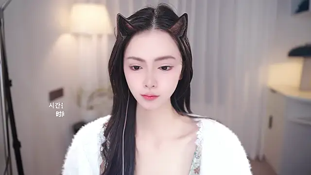 Ocean--Lili online show from November 8, 3:28 pm