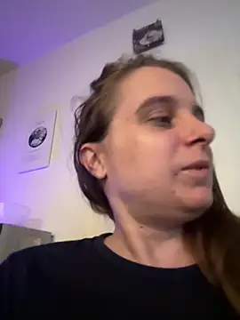 Chantalee online show from April 18, 5:54 am