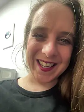 Chantalee online show from April 1, 6:36 am