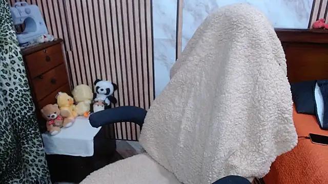 Sonialorens  online show from October 2, 11:21 pm