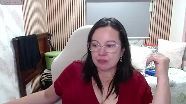 Sonialorens  online show from May 15, 11:29 pm