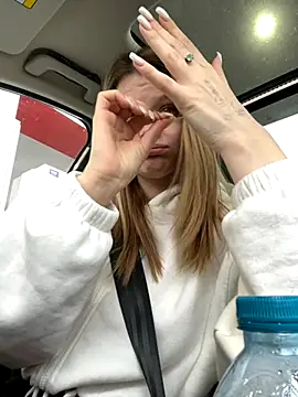 MaryHiggins online show from October 24, 9:27 am