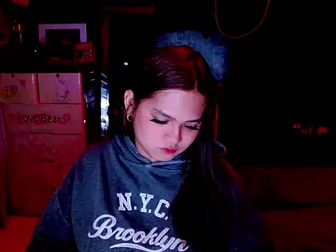 Lianneeeeee1 online show from July 7, 9:39 pm