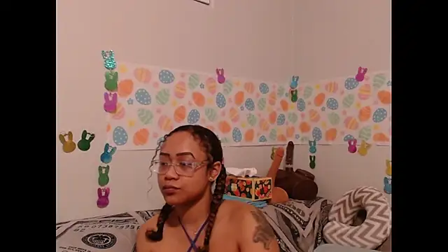 RylHoneyy online show from March 30, 1:00 pm