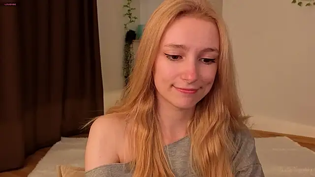 berrry girl online show from May 13, 11:38 am