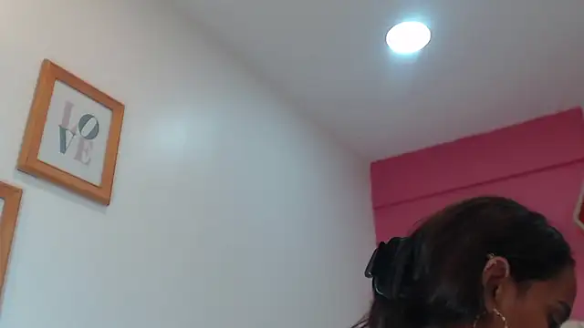 Amber Moore online show from September 8, 3:55 pm