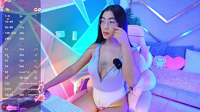 shanon- online show from April 7, 7:05 pm