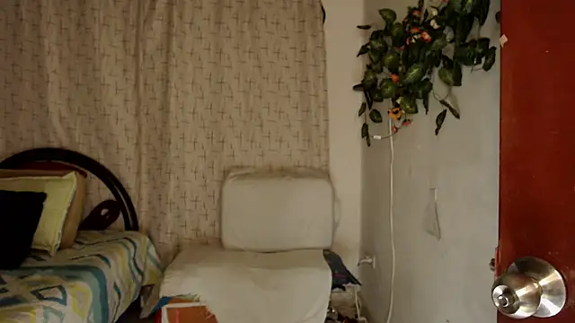 Estefani 32 online show from October 27, 8:25 pm