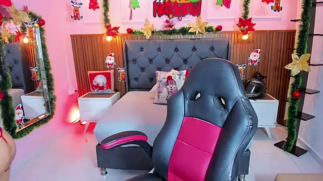 AMELIELEONE online show from December 17, 12:31 pm