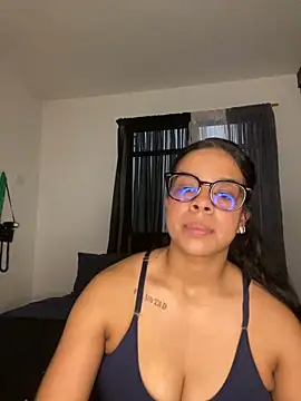 trianawhite online show from February 5, 10:46 pm