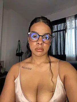 trianawhite online show from April 8, 3:47 pm