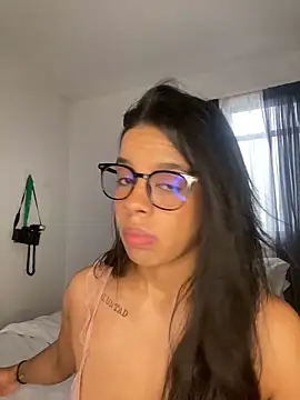 trianawhite online show from February 10, 3:04 pm