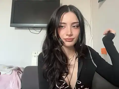 julesvause online show from April 19, 11:43 am