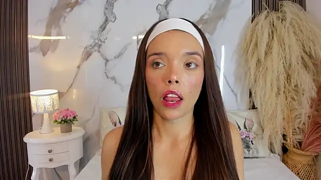 hannahill69 online show from April 15, 5:08 am