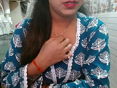 LovingPihu online show from March 24, 9:03 am