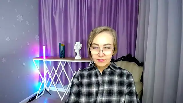 queen a n i online show from October 23, 11:49 am