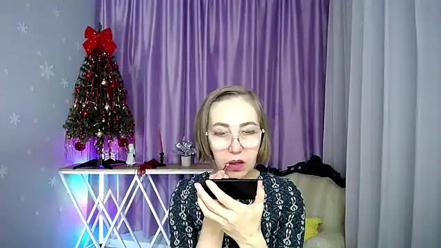 queen a n i online show from February 1, 1:43 pm