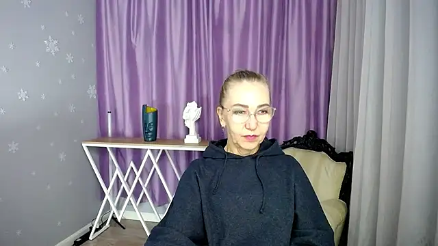 queen a n i online show from September 20, 10:24 am