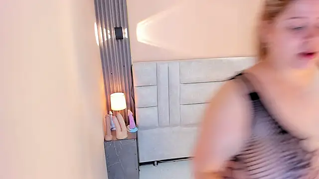 EYMI TOMSOM online show from October 10, 10:42 am