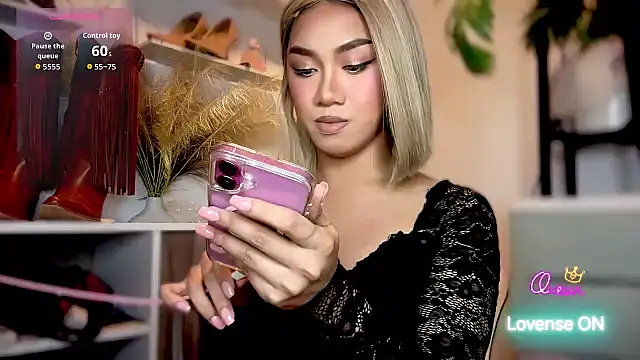 Mariadel Hilton online show from April 21, 11:06 am