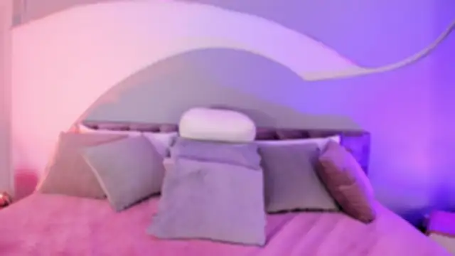 Nicolle W online show from September 22, 11:52 am