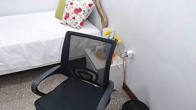 emiliaa hot online show from October 11, 10:45 pm