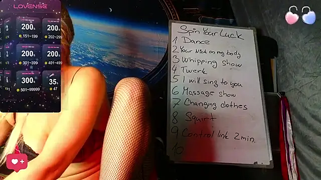 KittyMia online show from October 3, 7:30 pm