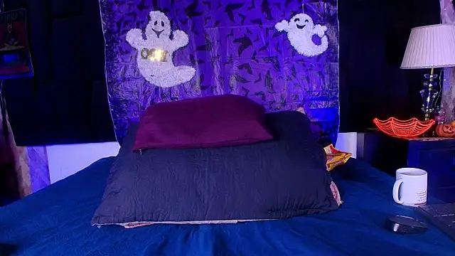 shelsyloreds online show from October 17, 12:30 pm