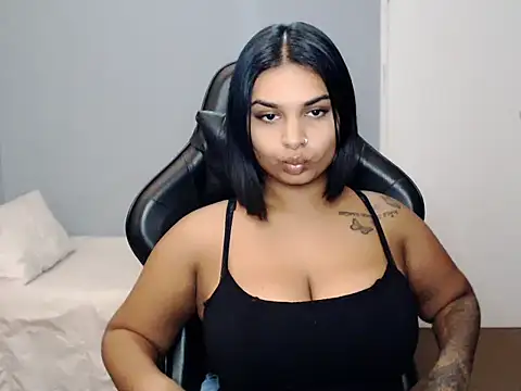 layla amin online show from February 16, 9:47 pm