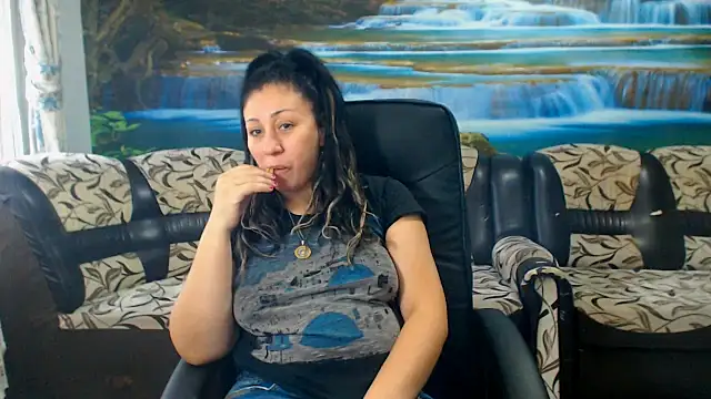 MoistMady online show from October 23, 5:46 am