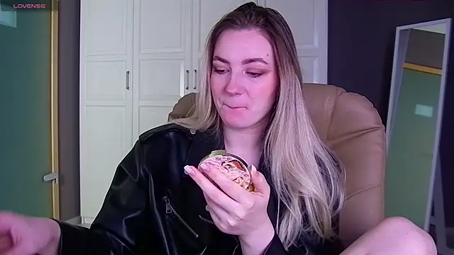 elinanortas online show from September 16, 1:24 am