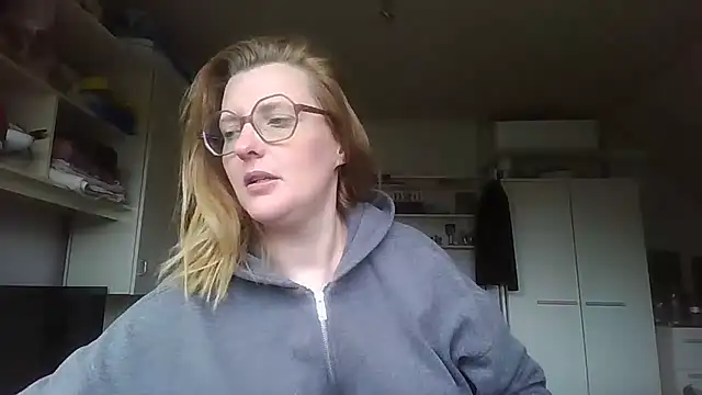 LiquidLeonie online show from May 21, 1:09 pm