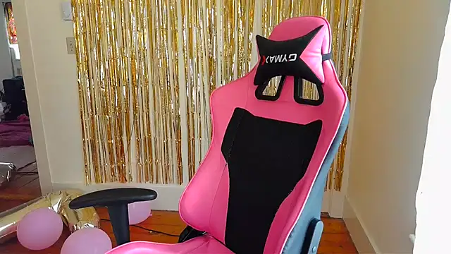 ashleyblaydex online show from April 18, 7:07 pm