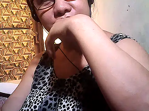 sweetsosie18 online show from February 6, 11:35 am