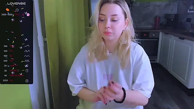 MonaLauu online show from November 22, 8:11 pm