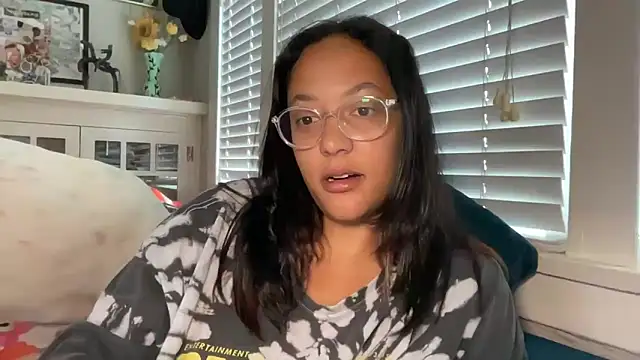 dreamyriri online show from April 18, 2:08 pm