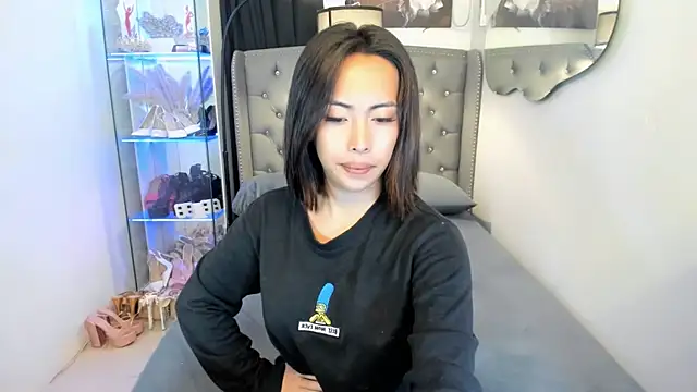 reighnempress online show from February 20, 1:15 am