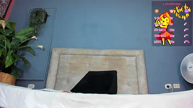 nicol snow online show from March 7, 1:18 pm