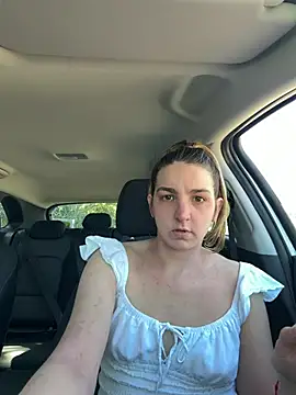 DoriDeluxe66 online show from April 15, 1:00 pm