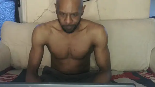 CuzzyB69 online show from April 8, 6:15 am