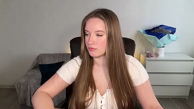 EvaMaddison online show from April 15, 6:58 am